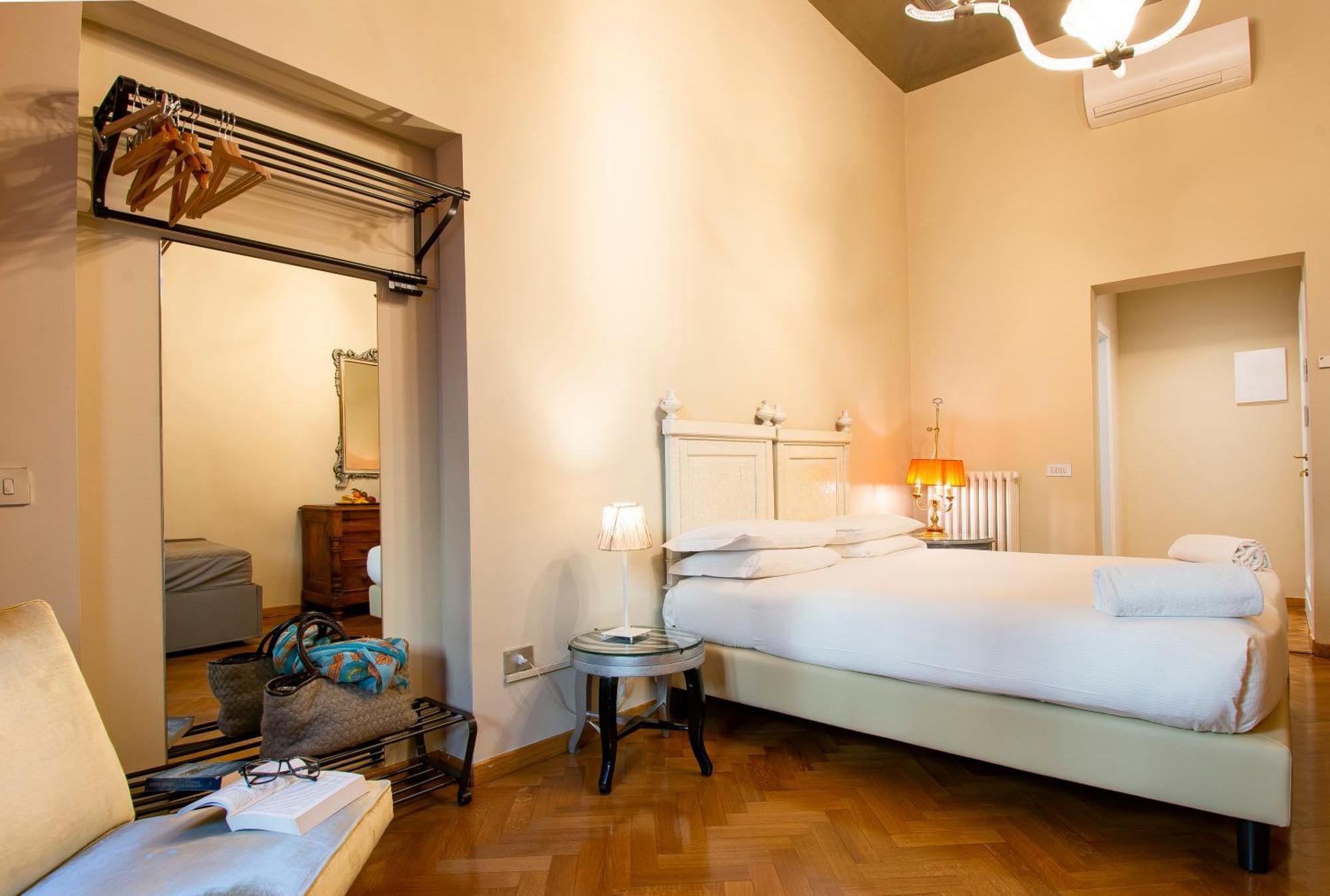 N4U Guest House Florence Exterior photo